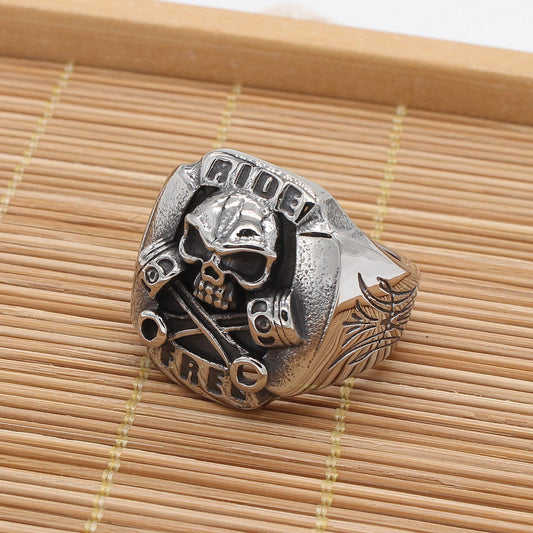 A stylish retro punk skull-shaped decorative ring, made of titanium steel.