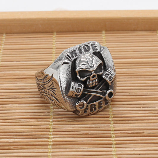 A stylish retro punk skull-shaped decorative ring, made of titanium steel.
